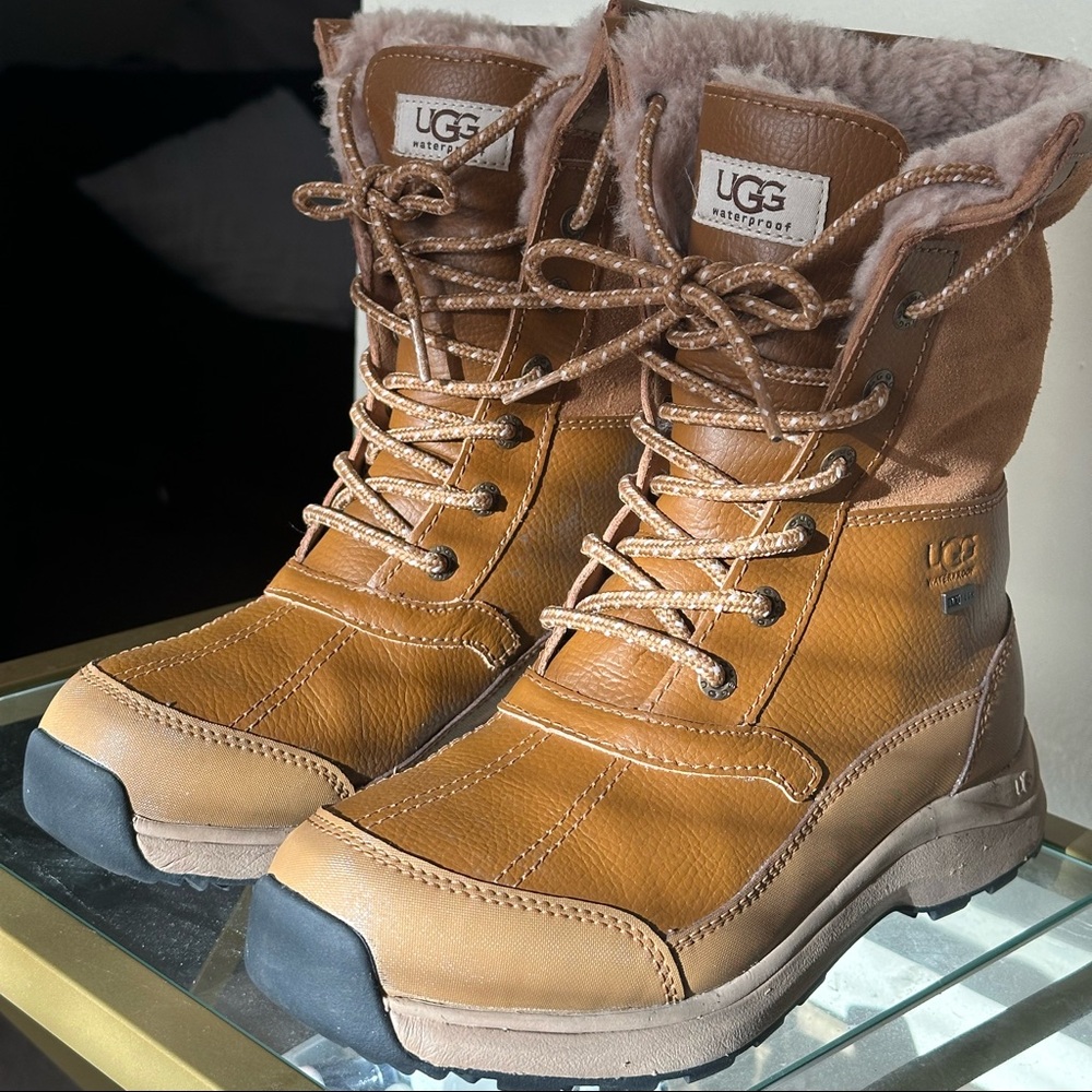 Women’s Ugg boots in Like new and perfect condition!